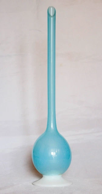 Vase à deux anses en opaline (bleu