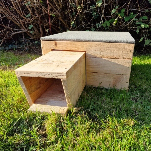 Caja de anidación de erizo de vida silvestre y cuidado de aves Harry hecha en el Reino Unido a partir de alerce