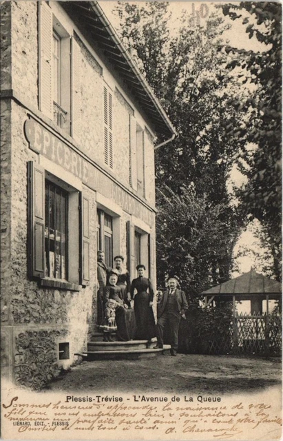 CPA Plessis-Trévise - L'Avenue de La Queue (44919)