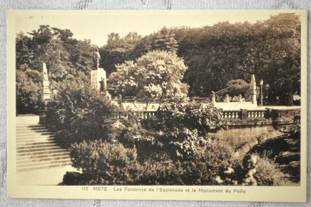 CPA " METZ - Les Fontaines de l'Esplanade et le Monument du Poilu