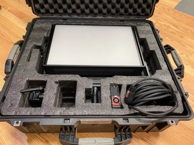 Aputure Nova P300c 300W RGBWW LED Soft Light Panel with Barndoors and Softbox Aputure Nova P300c 300W RGBWW LED Soft Light Panel with Barndoors and Softbox