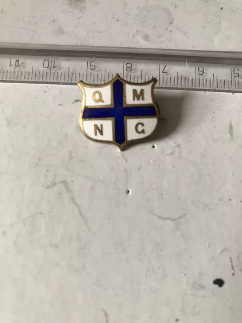 Vintage Q.M.N.G. Queen Mary's Needlework Guild Enamel Pin Badge (Vaughtons)