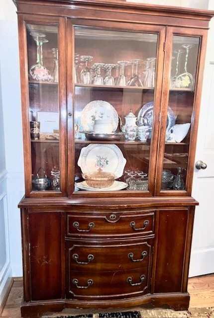 Duncan phyfe china shop cabinet 1920