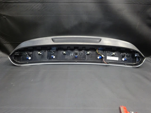 Pack LED AUDI A4 B9 Avant (8W5, 8WD) 45 TFSI Mild Hybrid (2018 à 2019) – Pack Complet – Modèle Feu arrière avec ampoules main image 1