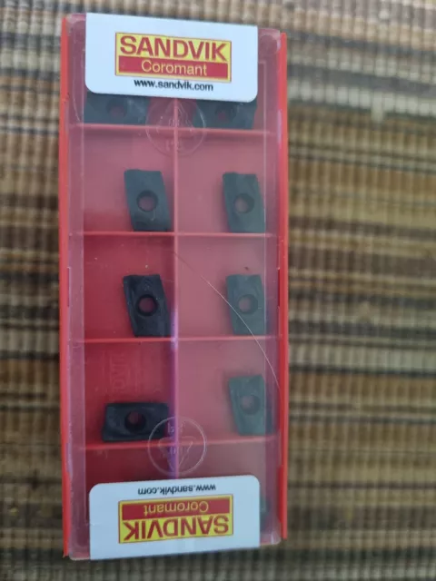Sandvik     R390-11 T3 08M-Km    3040    10Pcs    Lot Of