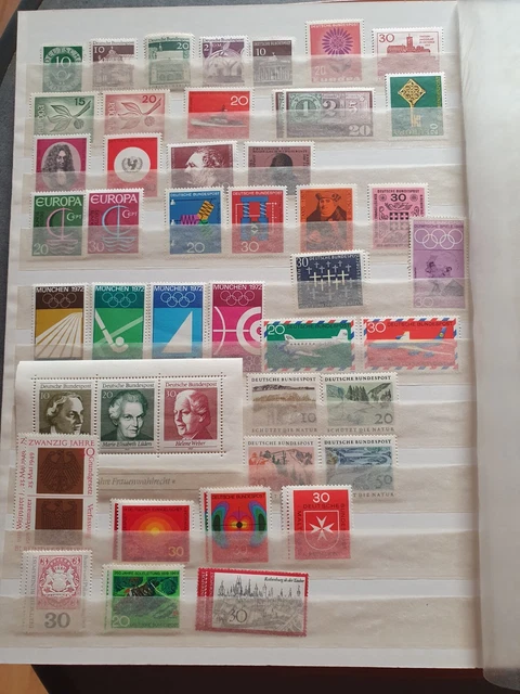 Briefmarkensammlung im Album, Bundesrepublik Deutschland, BRD, postfrisch