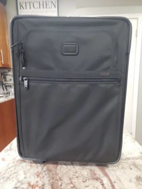 TUMI Alpha 2 International Expandable Wheeled Black Carry On Luggage Suitcase 22