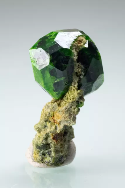 Kleinstufe: Demantoid x (ca. 1 cm), Belqeys M., W-Azerbaijian, Persien B410