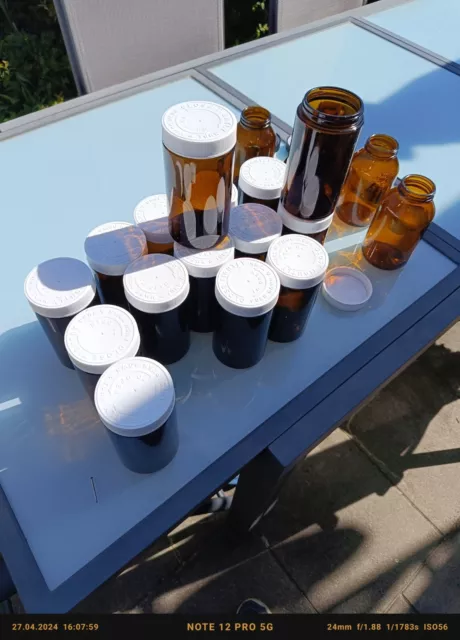 20 braune Gläser / Braunglasflaschen mit Schraubdeckel / Apotheker-/Medizinglas