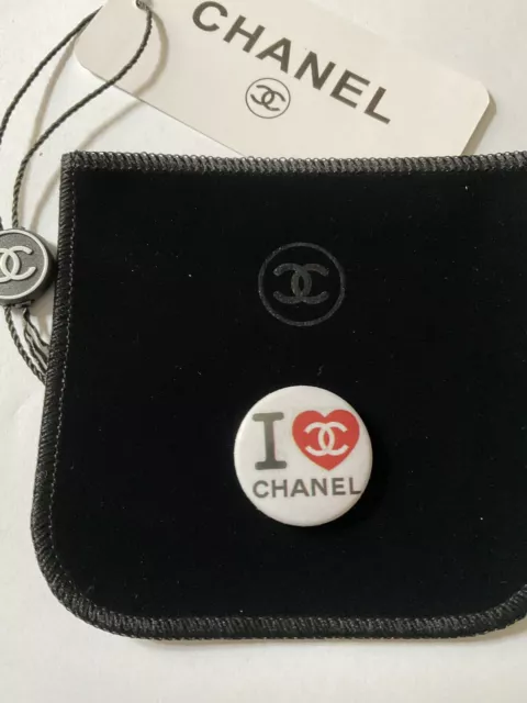 Rare CHANEL VIP BADGE + POCHETTE VELOURS SIGLE Gift VIP Paris Haute Couture