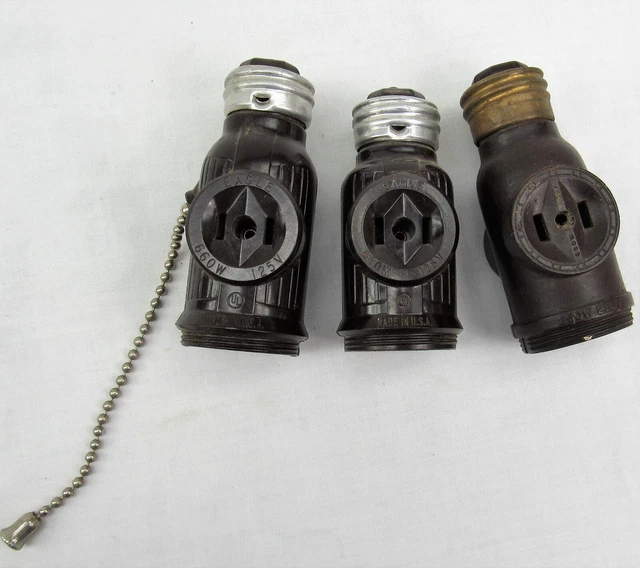 VINTAGE BAKELITE LIGHT bulb socket and plug Adapters lot of 3 Eagle 8.