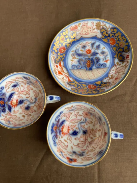 Exceptionnel service de table en porcelaine de Paris, à marli bleu, chiffré  AP, époque Napoléon III, 178 pièces. - Dans de beaux draps