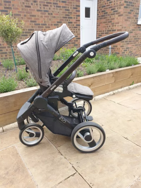 Mutsy Evo Stroller - Farmer Edition with black frame and Earth Colour