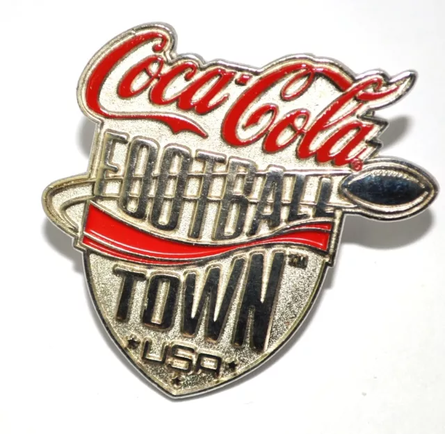 Coca Cola Coke Pin Button Badge Anstecknadel USA American Football Town USA