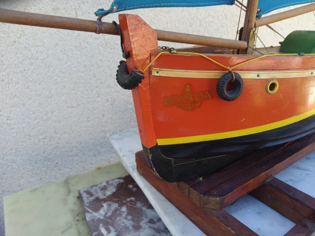 Ancien Jouet Voilier Bateau Bois L: 14 cm