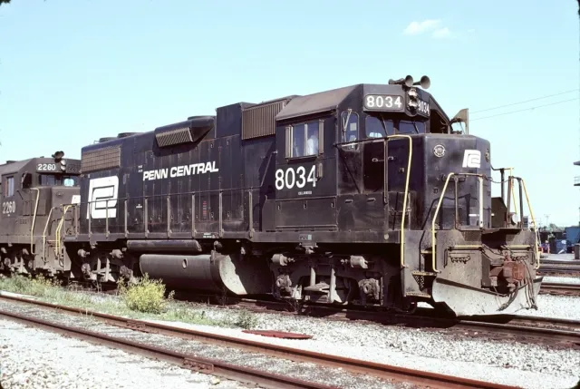 Penn Central (PC) - GP38-2 - #8034 - Original 35mm Slide
