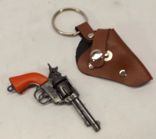 VINTAGE VICTORY REVOLVER Pistol Cap Gun Keychain with Holster 80's Hong