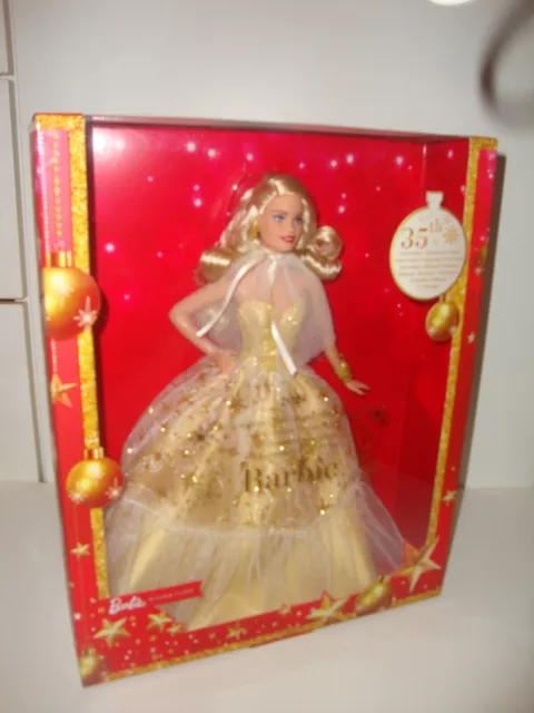 Barbie Signature Joyeux Noël 2023, Poupée Collector Spéciale Fêtes Avec  Robe De Soirée Dorée, Cheveux Blonds Et Emballage De Présentation, À  Collectionner, Jouet pour Enfant de 3 ans et Plus, HJX08 