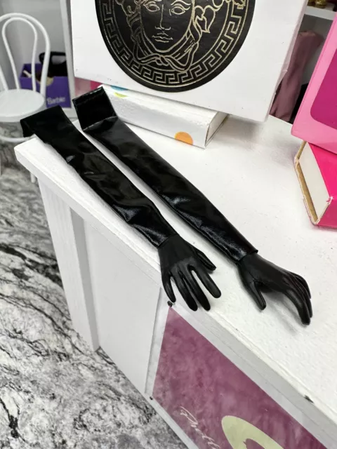 Integrity Toys VICTOIRE ROUX Love Knot Of Gold EAST59TH Doll Glove Gloves Hands
