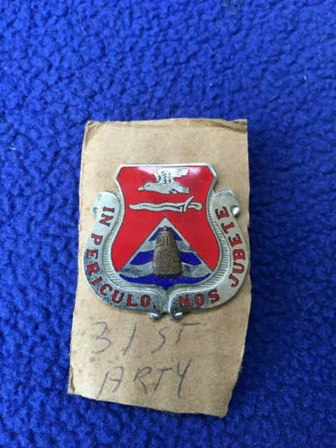 WWII military INSIGNIA pin SHIELD artillery 31st  bird IN PERICULO NOS JUBETE