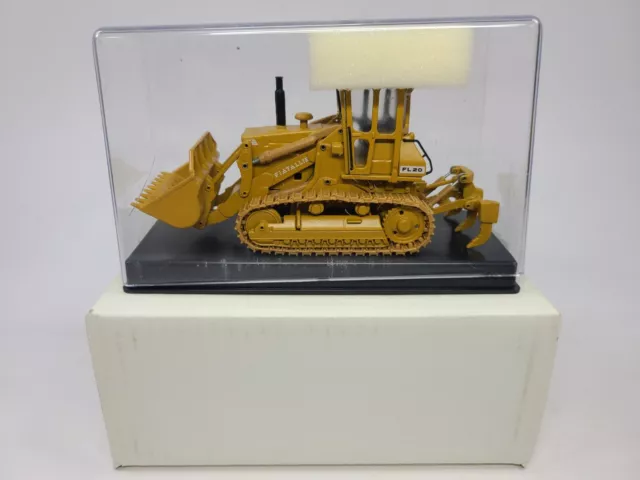 Fiat-Allis FL20 Track Loader with Ripper and Cab - Old Cars 1:50 Scale #60100