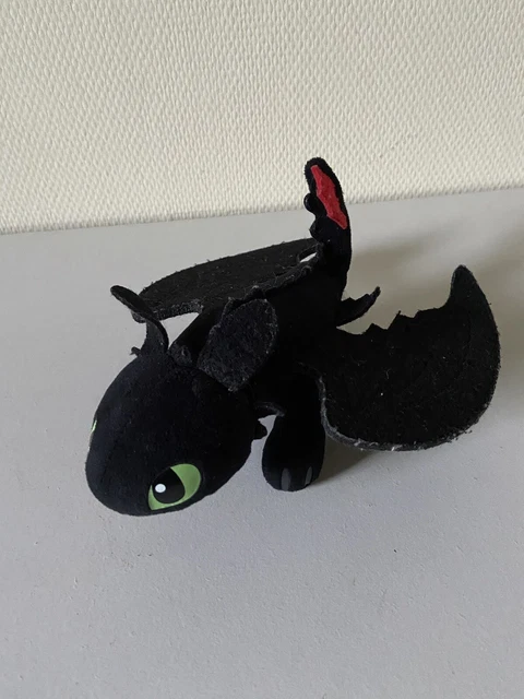 Peluche Krokmou disponible en deux tailles - DreamWorks Dragons - Play by  Play