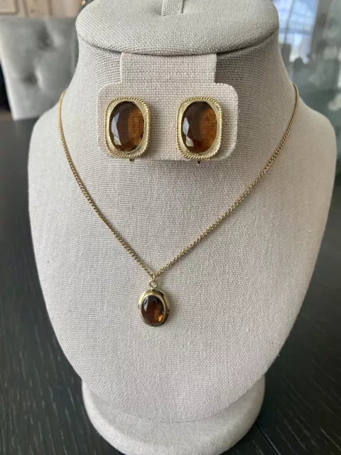 Vintage Sarah Coventry Jewerly Set Earrings And Pendant With Chain. Looks New.