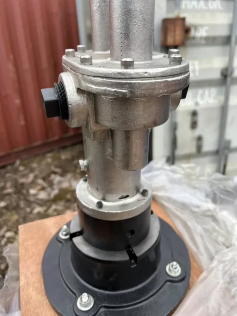 Dayton Rotary Gear Pump 4KHN9, stainless steel, 1” Port.  pedistal mounted.