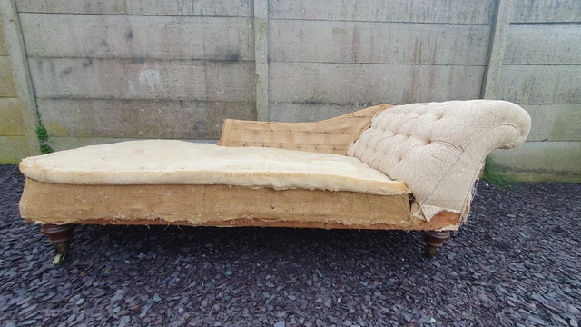 19th Century Chesterfield Chaise Lounge.  Cope And Collinson Castors