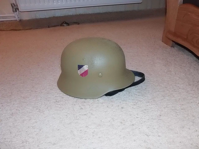Stahlhelm met. jjjj. innenfutter und kinnriemen aus leder