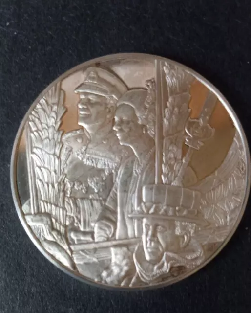 1952-1977 Silver Jubilee Queen Elizabeth 11 E 11 R Eyewitness Commorative  Medal