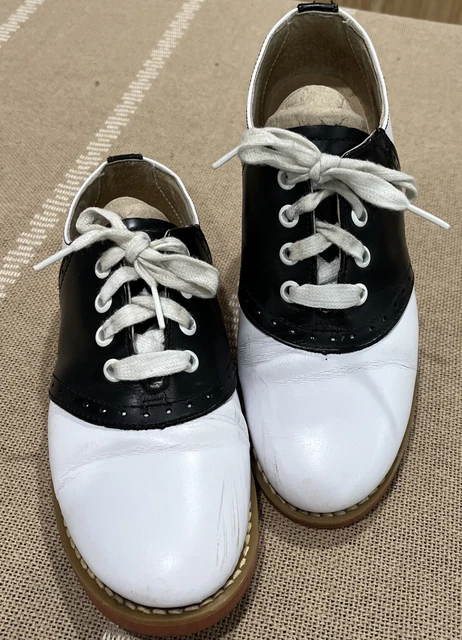 Willits Saddle Shoes Girls/Women’s Size 5 1/2 Black & White Leather Willits Saddle Shoes Girls/Women’s Size 5 1/2 Black & White Leather