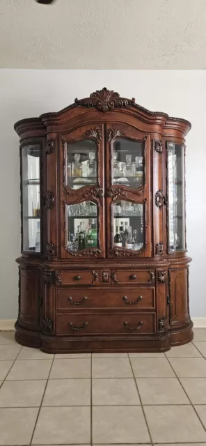 China Cabinet Hutch