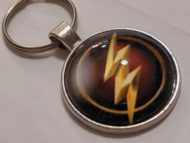 DC Comics The FLASH Keychain or pendant Logo metal glass silver plated cosplay 3