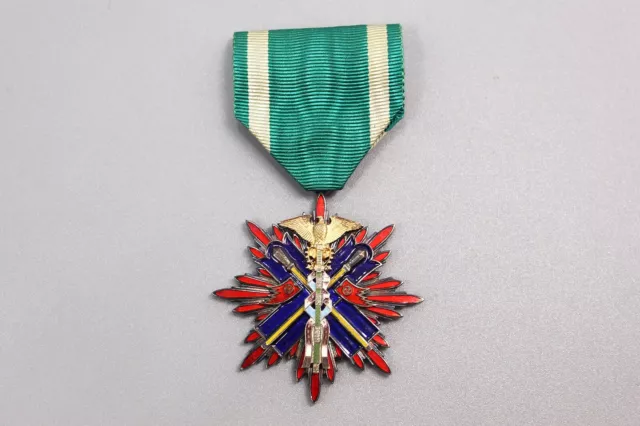 WW2 Japanese Golden Kite 5th Class Medal . NNJ407