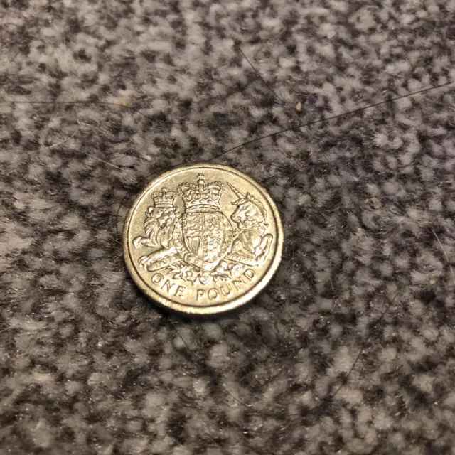 Old circulated Round £1 coins one pound coin rare 2015