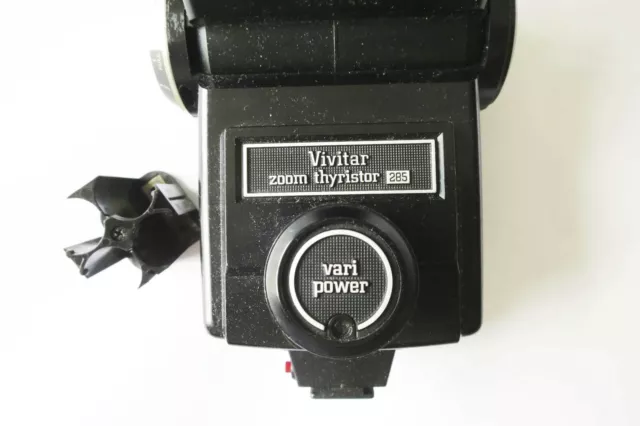 Flash Vivitar Zoom Thyristor modèle 285 + Complément grand angle 28mm