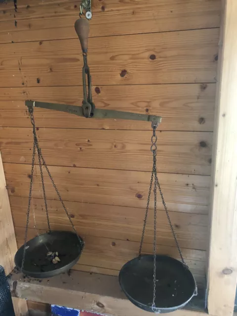 Alte antike Waage 2 Kg aus Messing mit 2 Schalen.