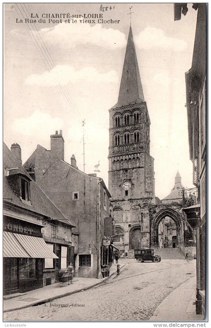58 LA CHARITE SUR LOIRE - the rue du pont et le vieux bell tower