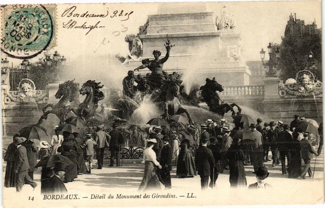 CPA BORDEAUX - Detail of the Monument des Girondins (177037)