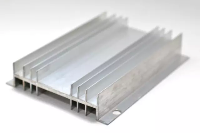 Aluminium-Kühlkörper v. Seifert KL-100, ca. L150 x B115 x H26 mm, Strangguß