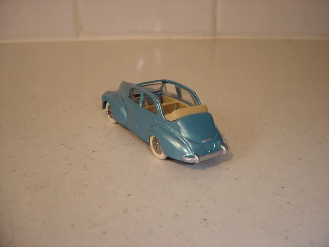Dinky Toys Peugeot 203 réf. 24R restaurée version "découvrable" à rare pneus "M" 4