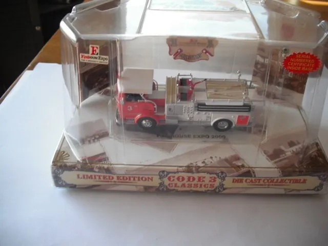 Code 3 COLLECTIBLES 2000 FIREHOUSE EXPO CROWN PUMPER .    1/64 SCALE