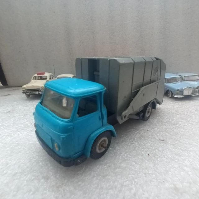 Le Camion Saviem Benne A Ordures Onyx En Miniature De Majorette Au 1 87e 9376
