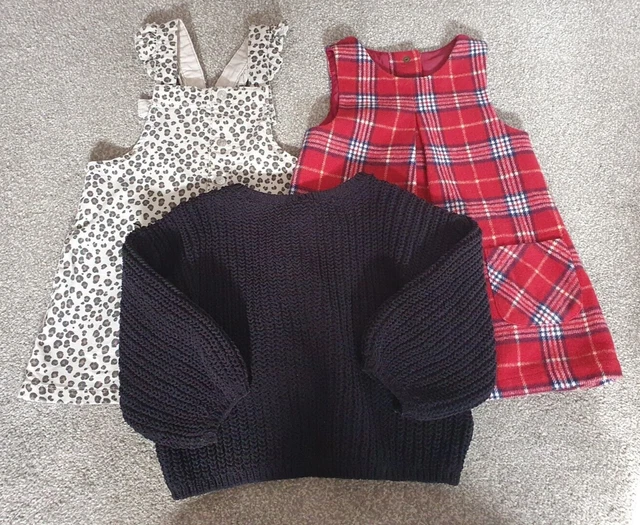 Pacchetto abbigliamento ragazze pinafore/dunagree abito/maglione età 1 1/2 - 2 anni EX.CON