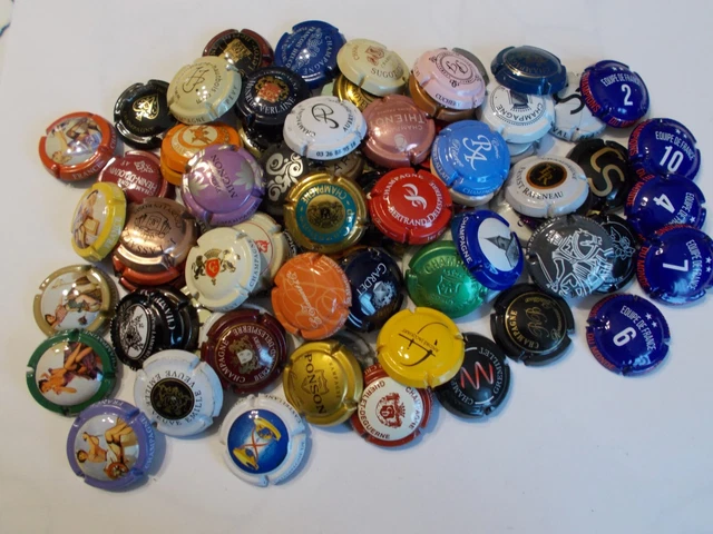 gros lot de 100 capsules de champagne différentes avec séries
