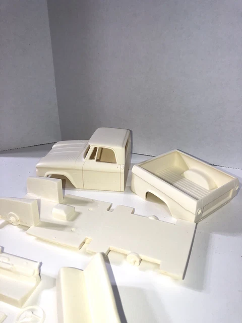 1/25 Scale Resin 1963 Dodge Sweptline D100 Standard Cab Short Box Curbside Kit 1/25 Scale Resin 1963 Dodge Sweptline D100 Standard Cab Short Box Curbside Kit