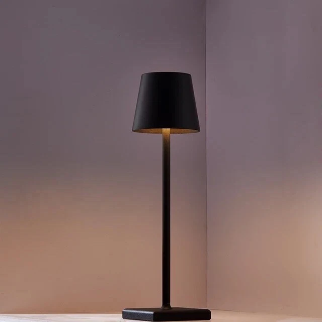 Lampada da Tavolo LED stile Poldina Dimmerabile Ricaricabile USB Bianca o Nera