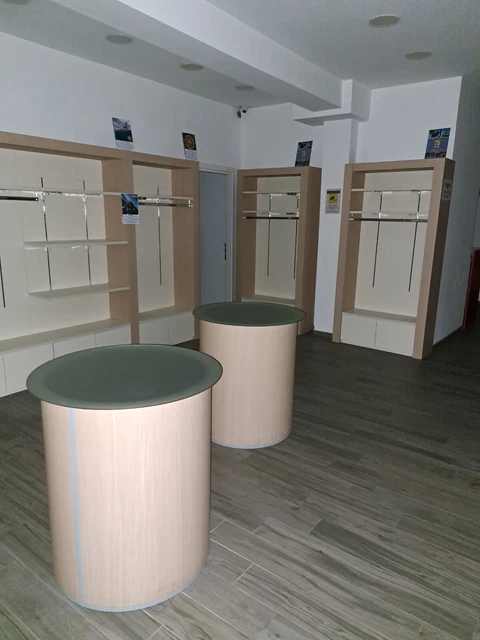 Arredamento Negozio Abbigliamento - Completo