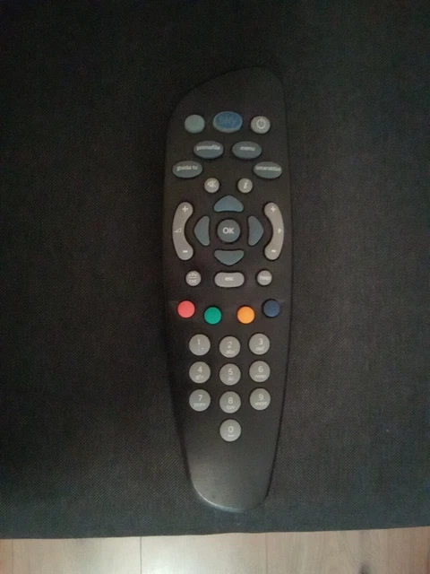 Sky 716 Telecomando Universale Per My-Sky E My-Sky HD – 2 Periferiche, Batterie Incluse